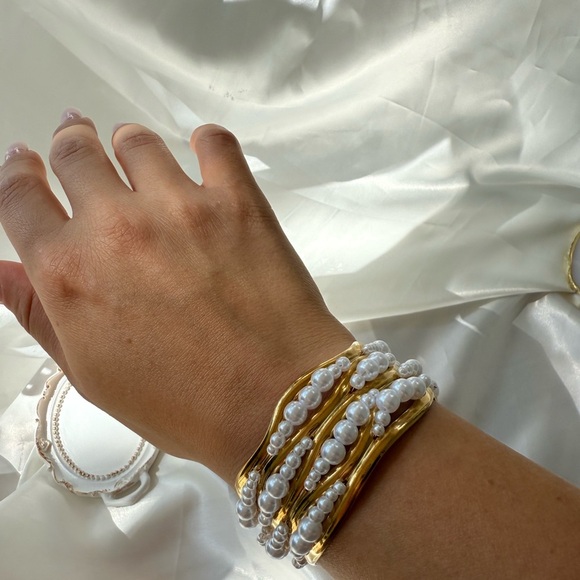 Anthropologe cuff Gold and Pearl Bracelet - Picture 5 of 11